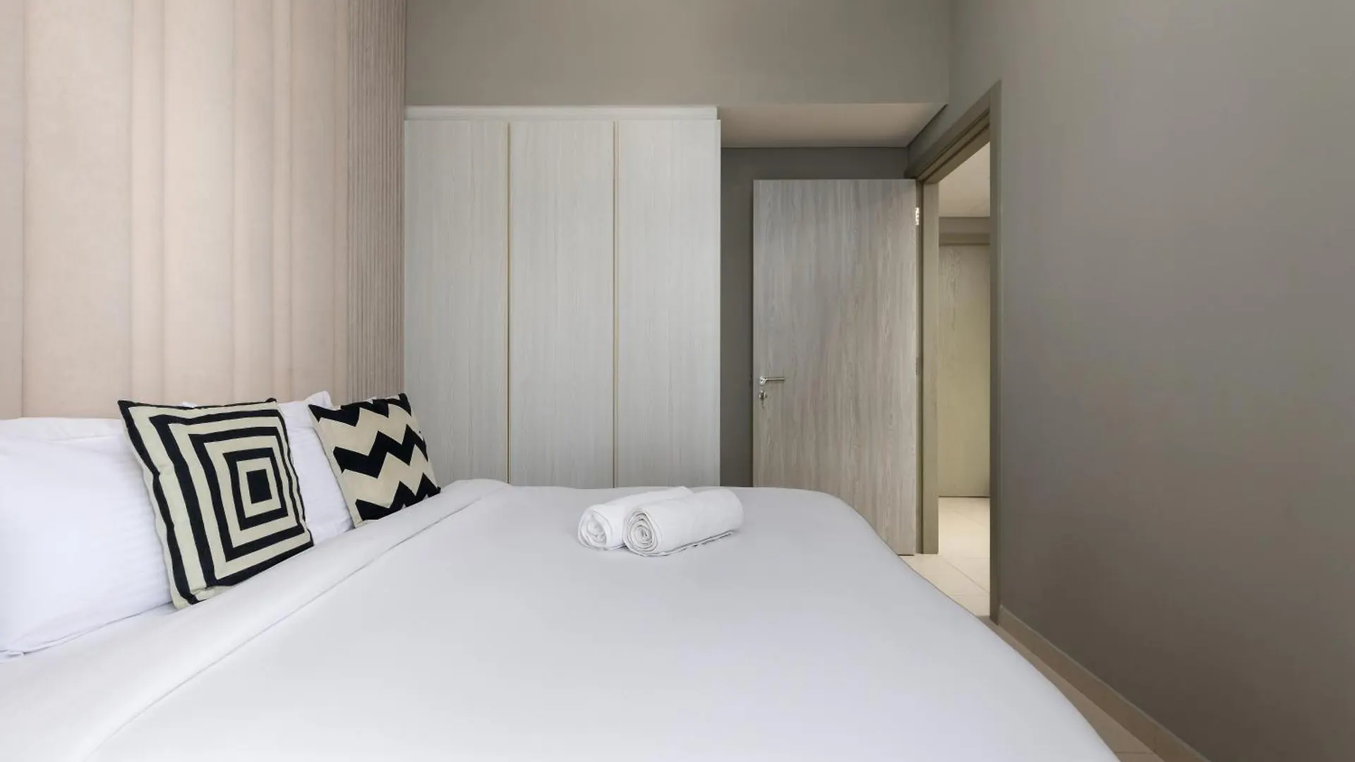 Waves - Modern Apt With Balcony & Canal View In Business Bay Ντουμπάι 0*,  Ηνωμένα Αραβικά Εμιράτα