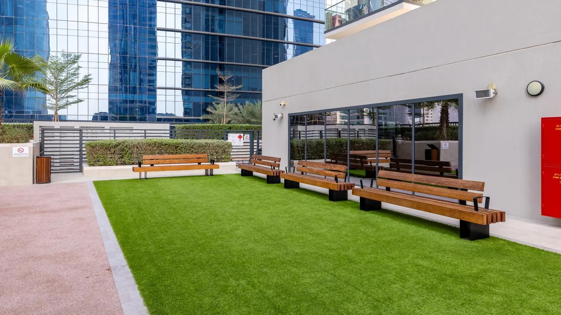 Apartament Waves - Modern Apt With Balcony & Canal View In Business Bay Dubaj